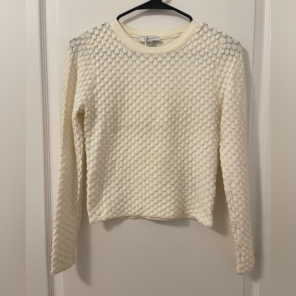 Lucy Paris beautiful cream textured knitted cream top. Size S.